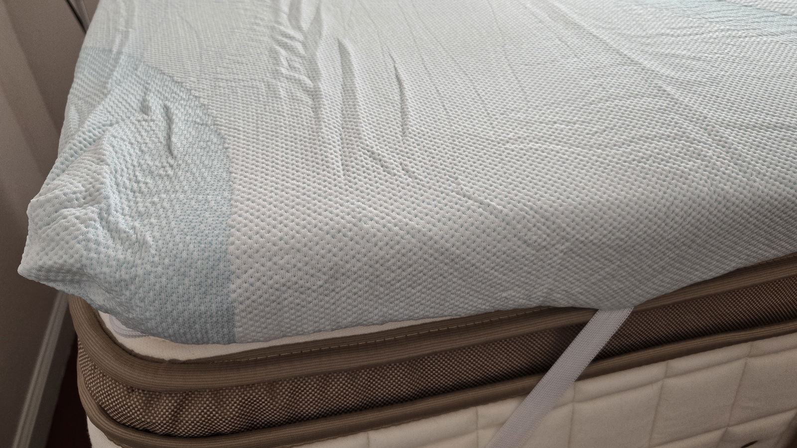 The corners of the Tempur-Pedic Tempur-Adapt + Cooling Topper need time to fill out.