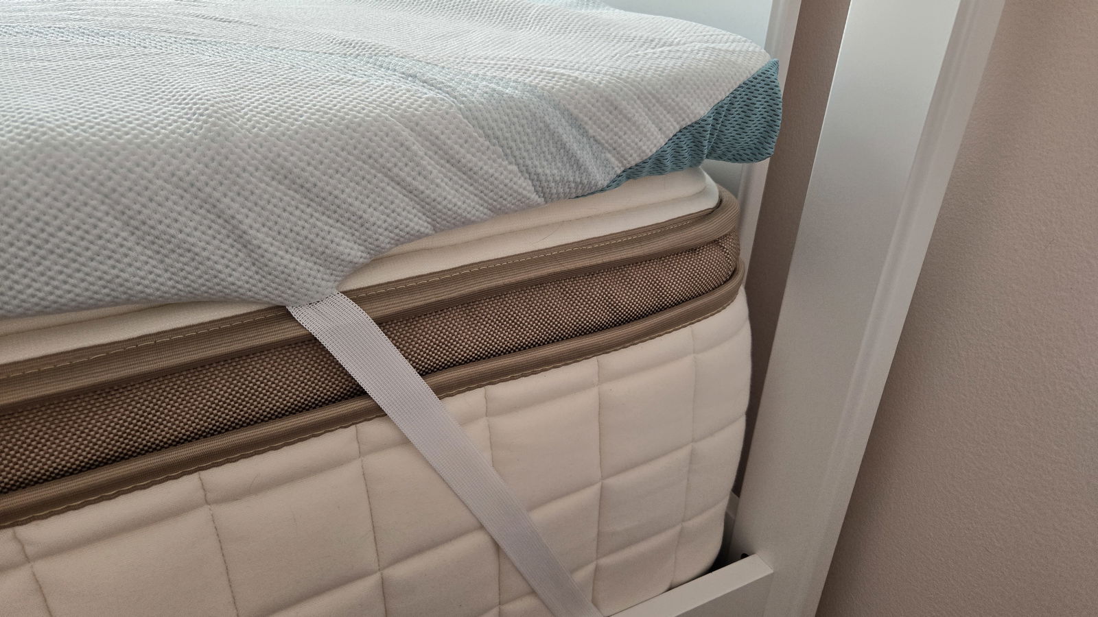 The straps of the Tempur-Pedic Tempur-Adapt + Cooling Topper on a 13